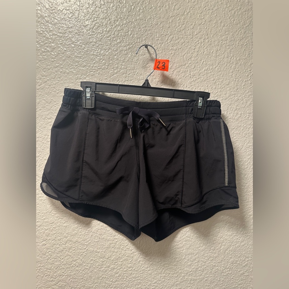 Lululemon hotty hot shorts A23